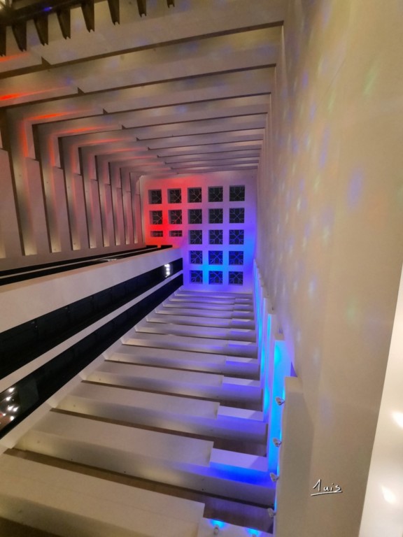 Echelons par August Luis