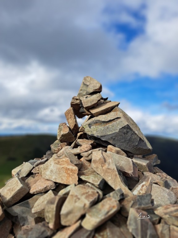 Amas de pierres par August Luis