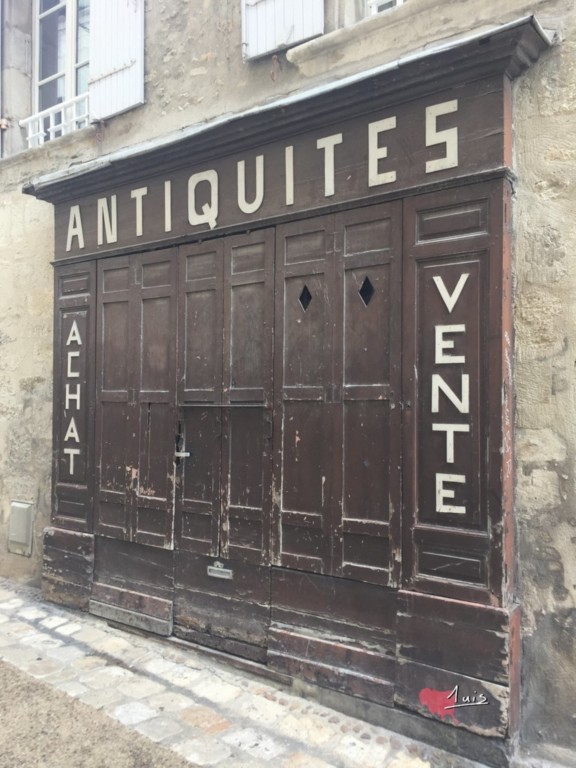 Antiquités par August Luis