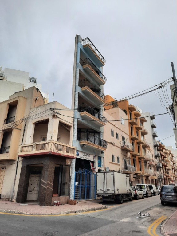 Epaisseur par August Luis