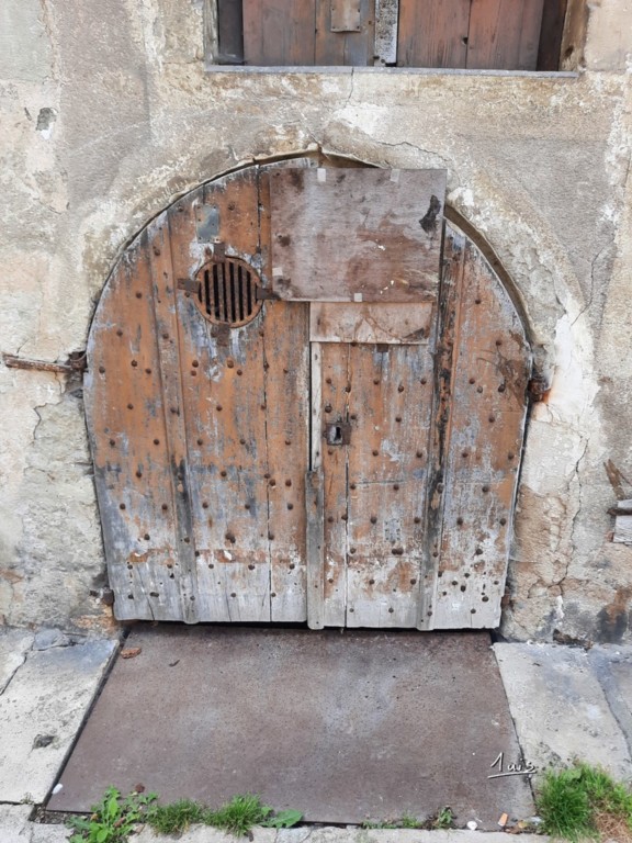 Cave par August Luis