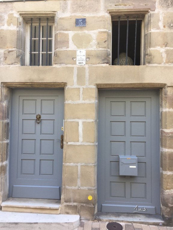 Doubles portes par August Luis