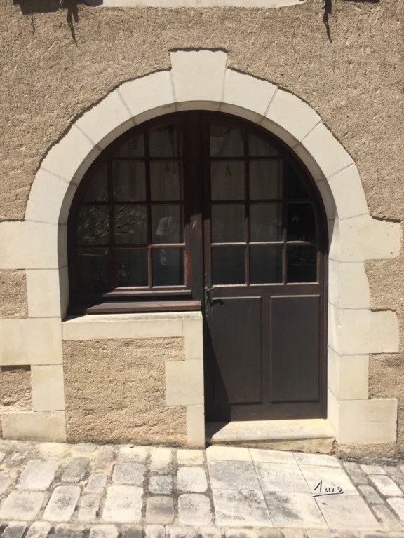 Moitié par August Luis