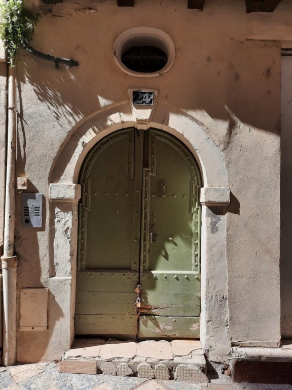 Trou par August Luis