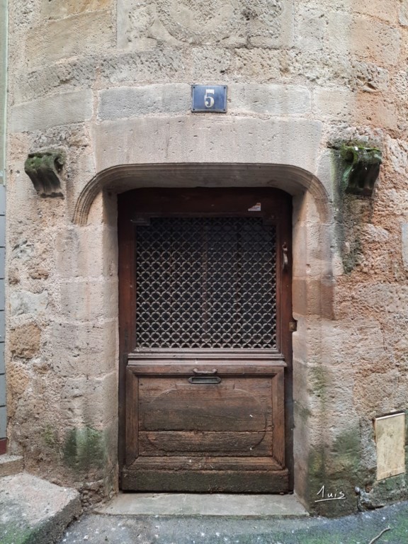 Cinq par August Luis