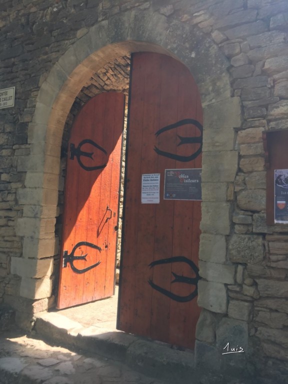 Charnières par August Luis