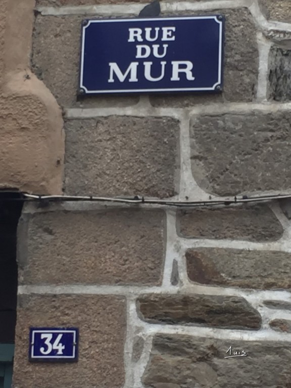 Rue du mur par August Luis