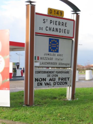 69 SAINT PIERRE DE CHANDIEU