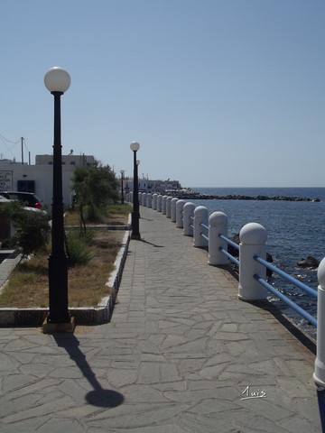 Stroll along the seafront by August Luis