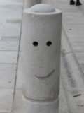 Borne souriante par August Luis